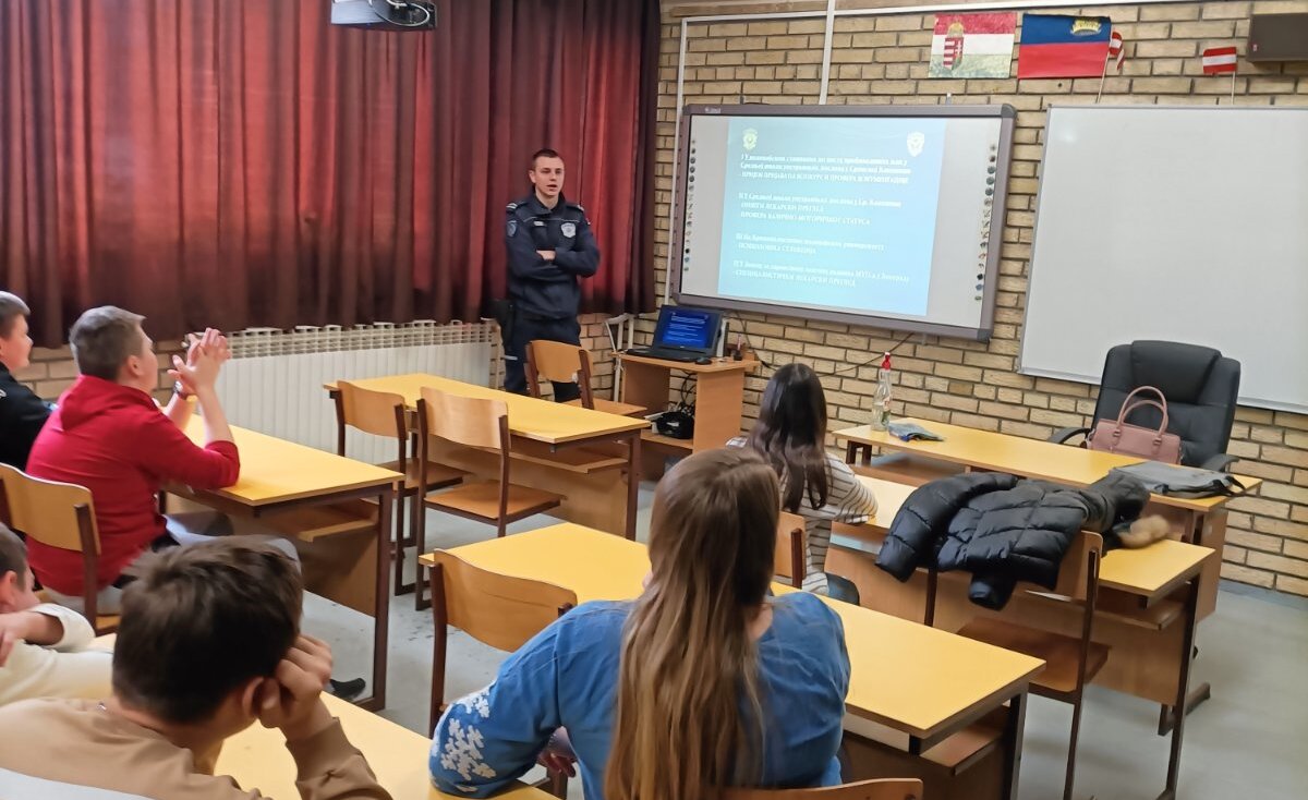 Предавање о упису у Средњу школу за полицију